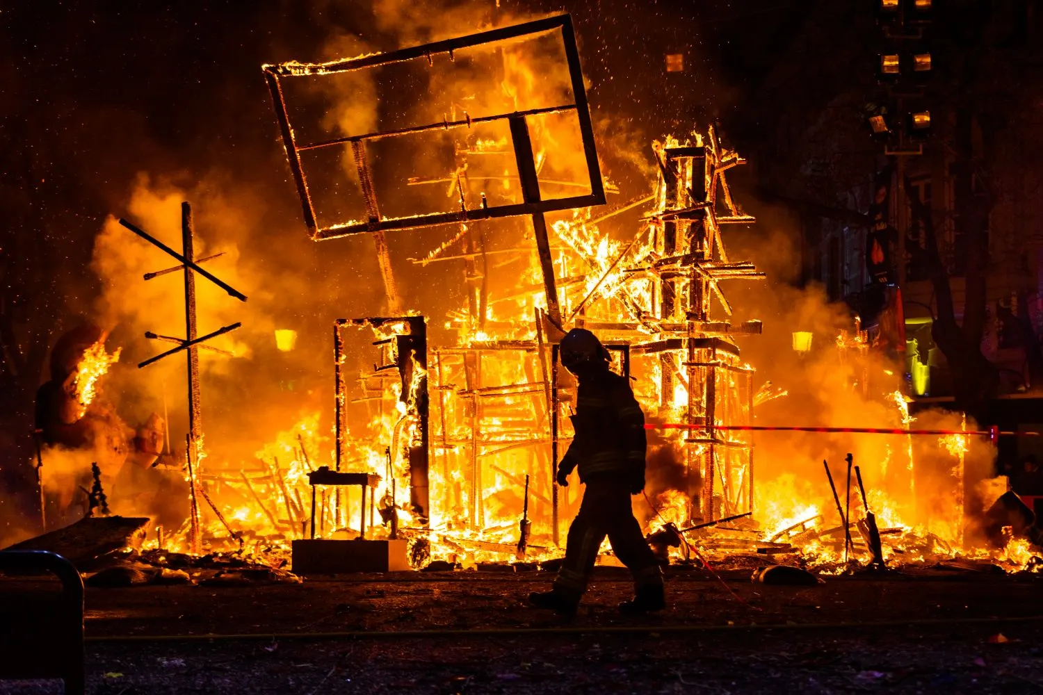 empresas de proteccion contra incendios, empresa contraincendios, instaladores contra incendios, sistema contra incendios, equipos de seguridad industrial, reglamento de instalaciones de proteccion contra incendios, equipo de proteccion individual, material emergencias, material bombero