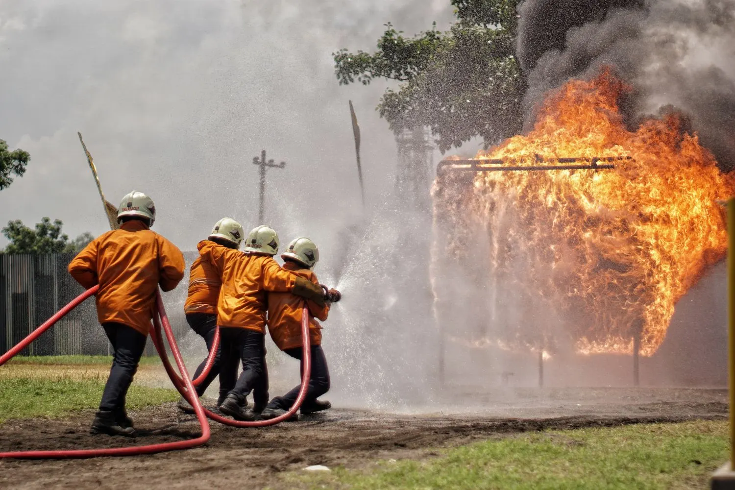 empresas de proteccion contra incendios, empresa contraincendios, instaladores contra incendios, sistema contra incendios, equipos de seguridad industrial, reglamento de instalaciones de proteccion contra incendios, equipo de proteccion individual, material emergencias, material bombero