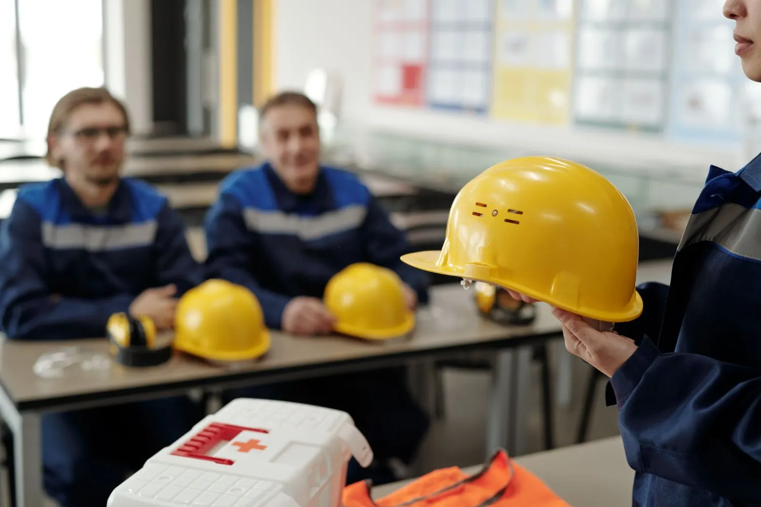 ropa de seguridad, ropa de trabajo construcción, ropa de trabajo industrial, ropa de seguridad laboral, botas de seguridad, zapatos de seguridad comodos, botas seguridad, guantes de nitrilo,guantes trabajo, proteccion auditiva, cascos antirruidos, guantes de proteccion, tapones oidos ruido, mascarilla para gases y vapores, mascara para gases y vapores, proteccion ocular, proteccion respiratoria